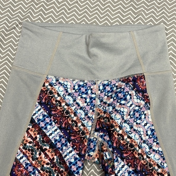 Athleta Nomad Salutation mesh capris leggings - Picture 5 of 11